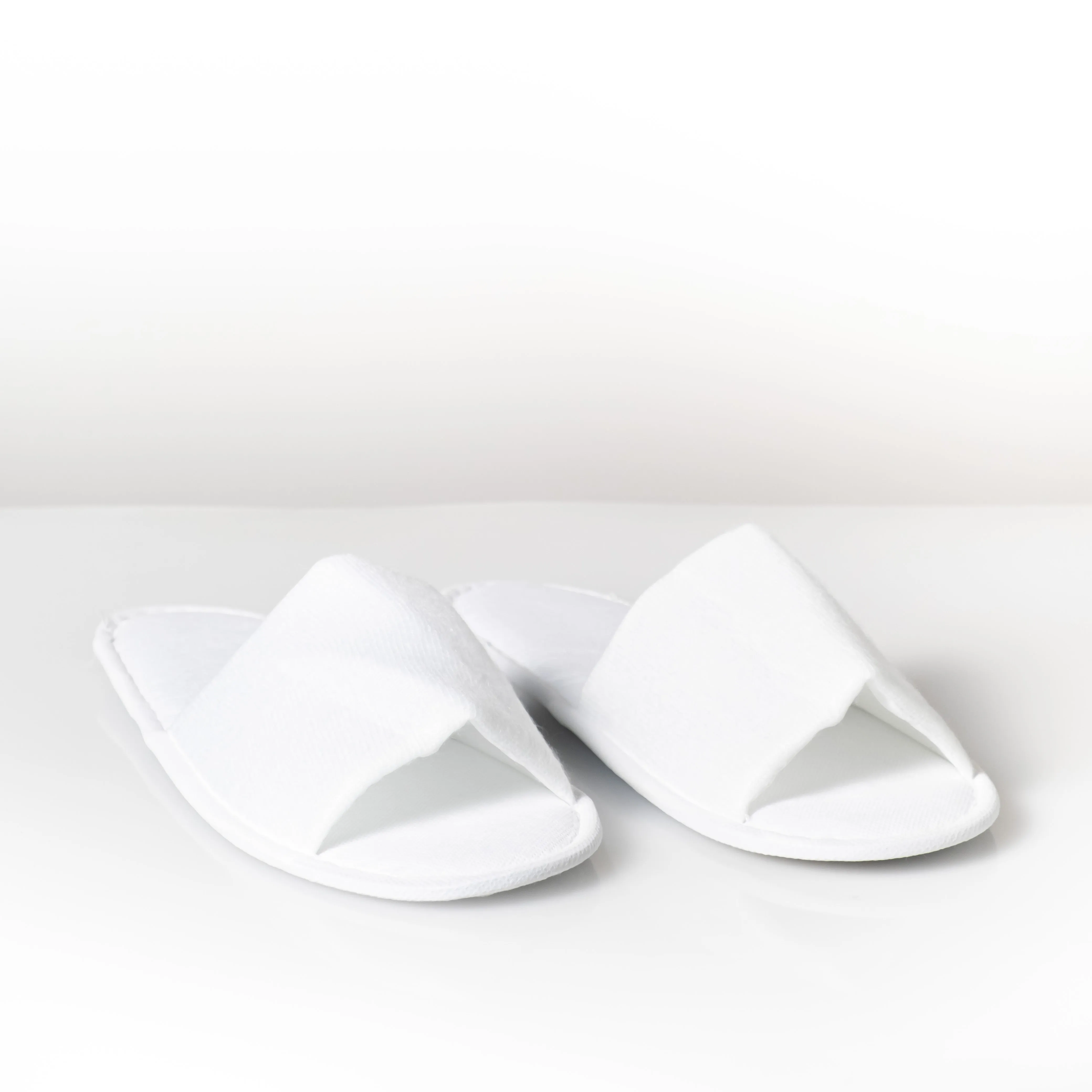 Disposable White Towelling Slippers Open-toe