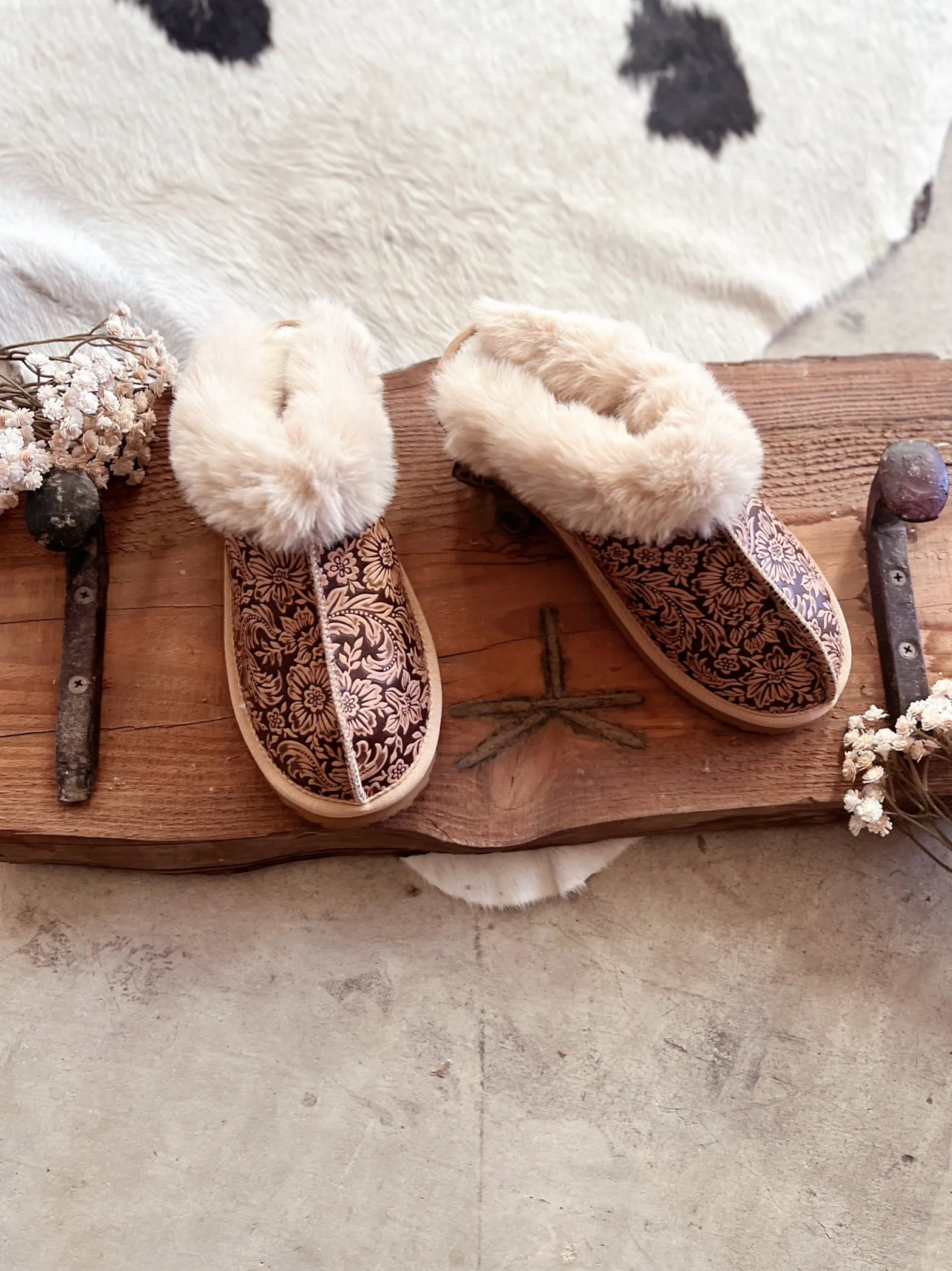 Very G Tooled Print Faux Leather Fuzzy Slippers