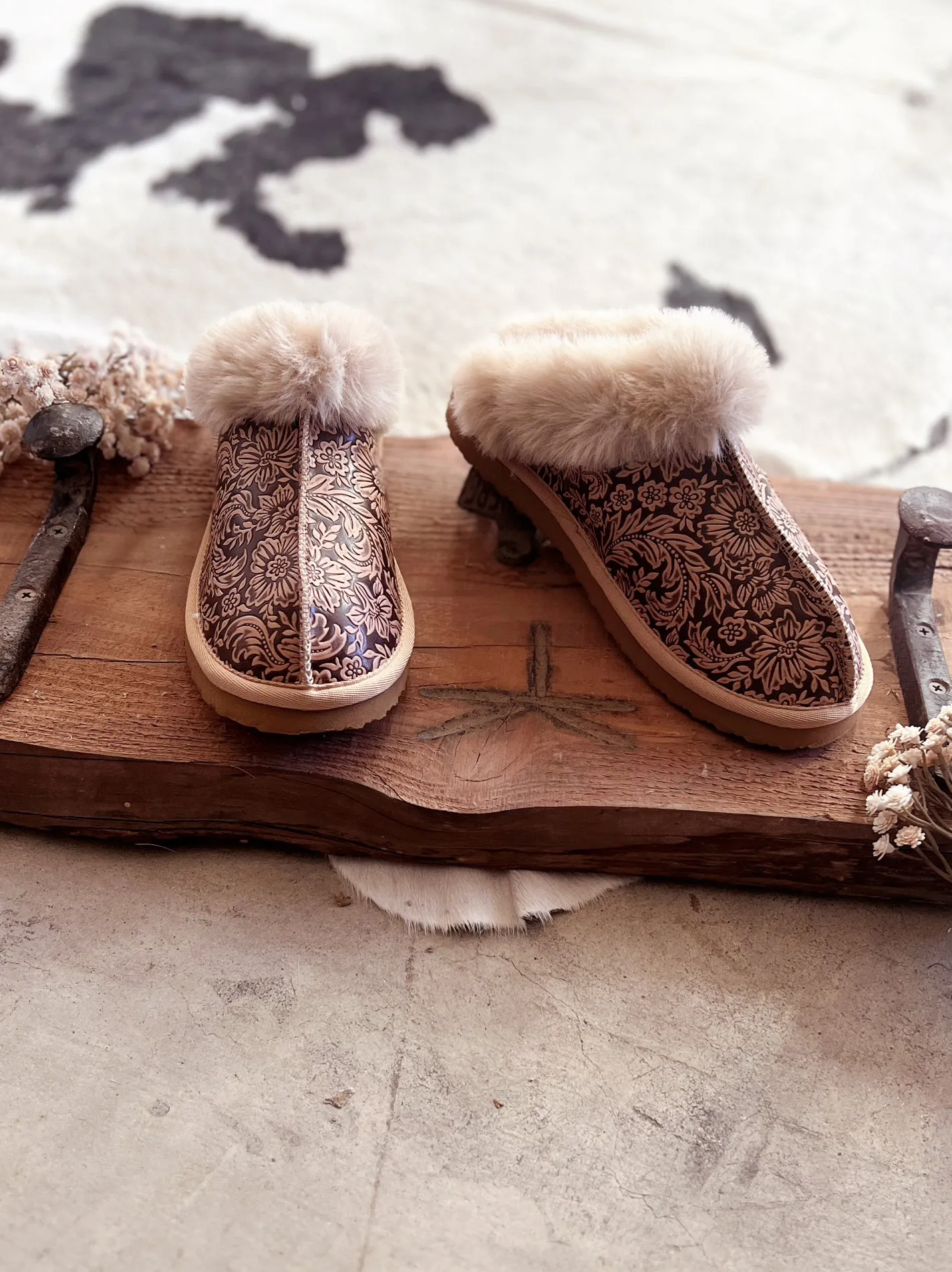 Very G Tooled Print Faux Leather Fuzzy Slippers